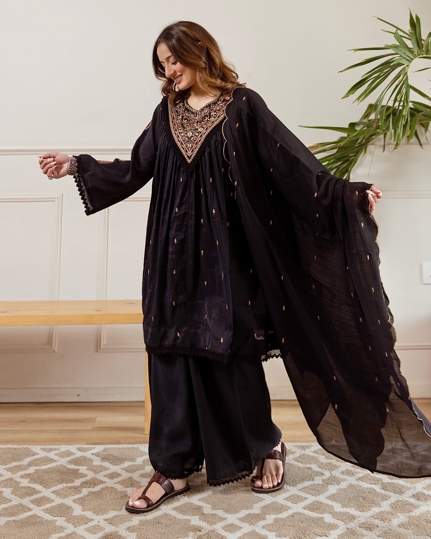 Black Aura Mul Chanderi A Line Threadwork Suit