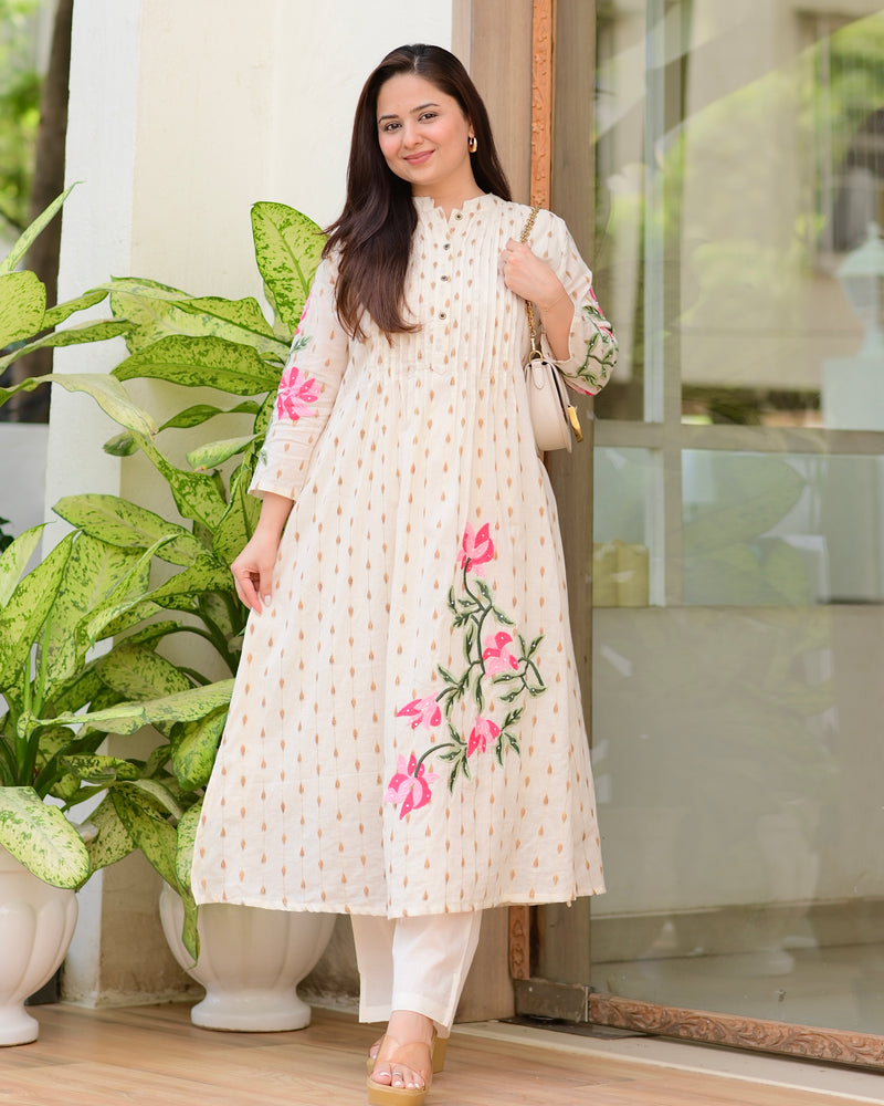 Ivory Gold Petals Threaded Festive Kurta Set