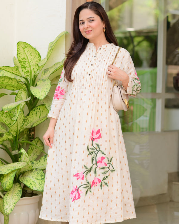 Ivory Gold Petals Threaded Festive Kurta Set