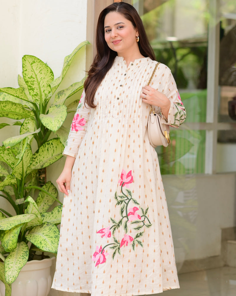 Ivory Gold Petals Threaded Festive Kurta Set