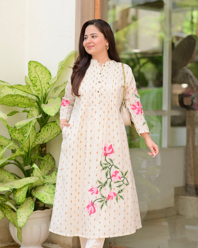 Ivory Gold Petals Threaded Festive Kurta Set