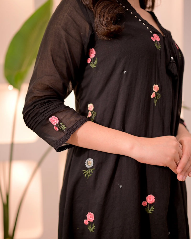 Black Blossom Mul Cotton Threaded A Line Suit