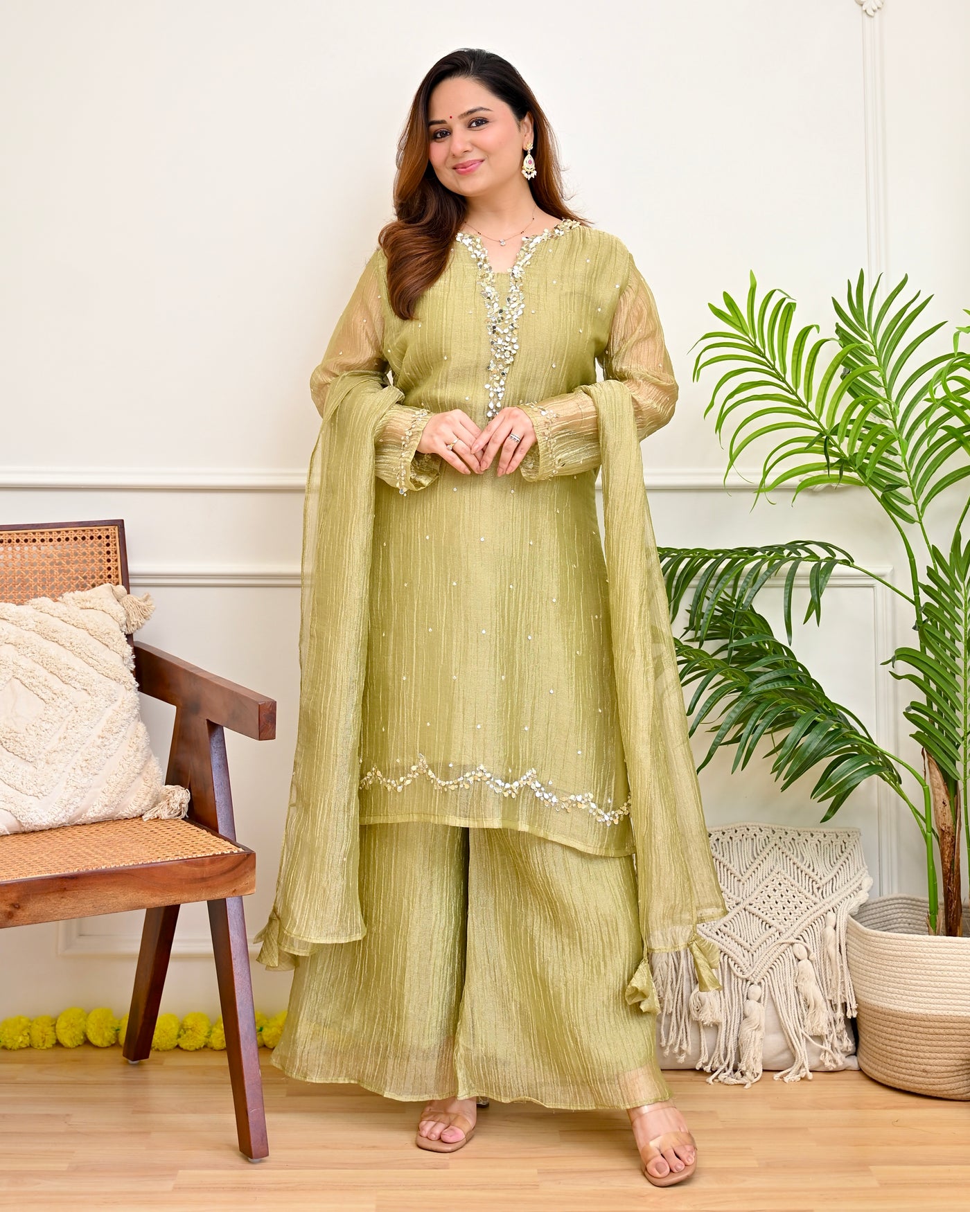 Pista Noor Banarasi Crush Tissue Handwork Suit