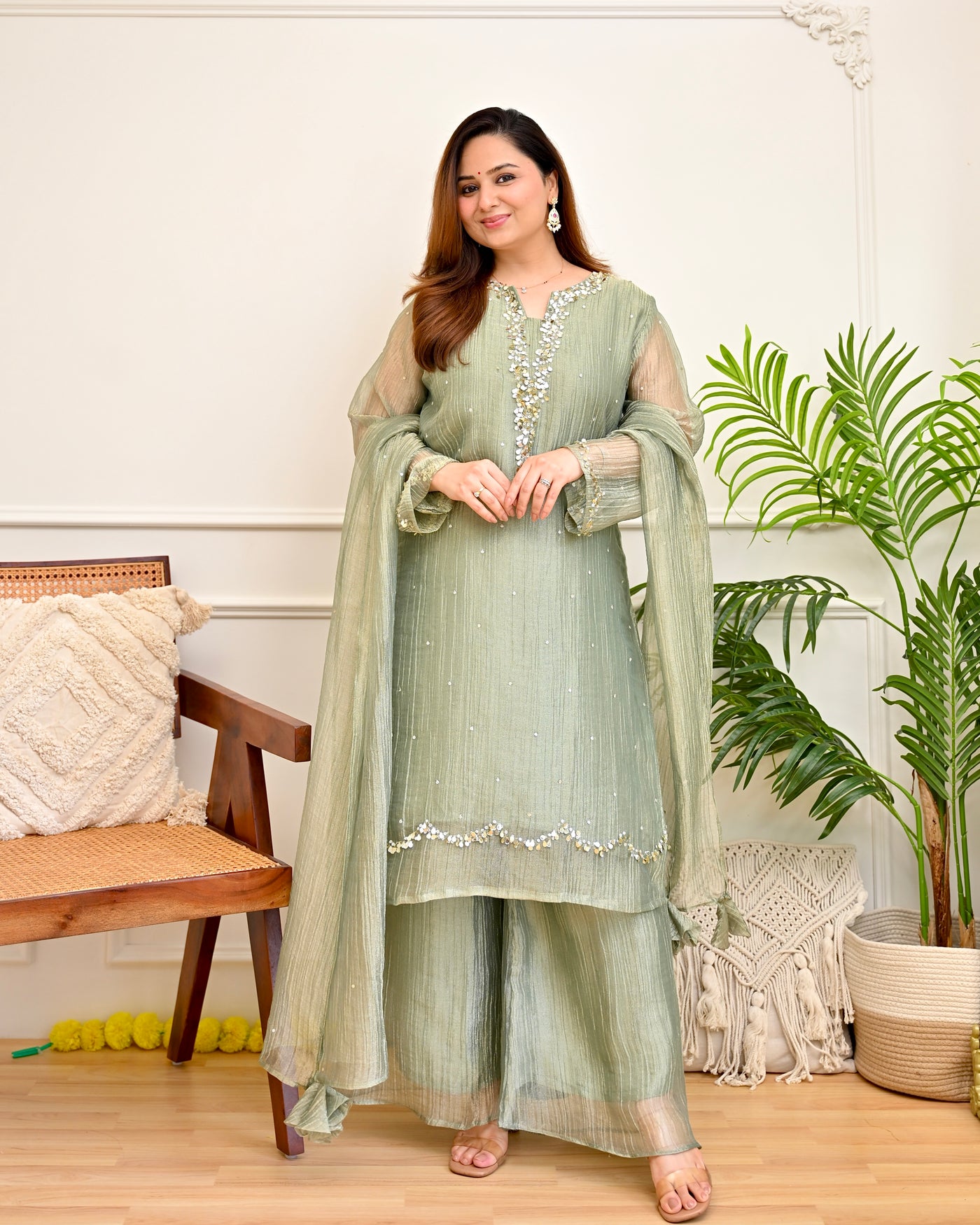 Firoza Noor Banarasi Crush Tissue Handwork Suit