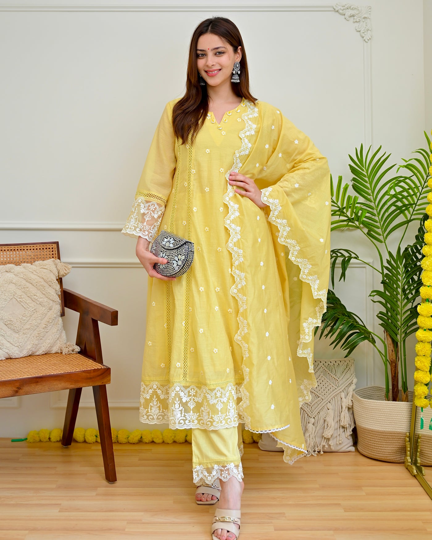 Sunshine Rooh Nazakat Mul Chanderi Threadwork Suit