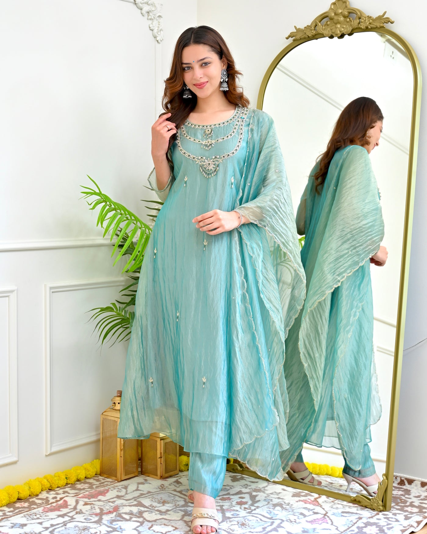 Aqua Emerald Handwork Crush Tissue Necklace Suit