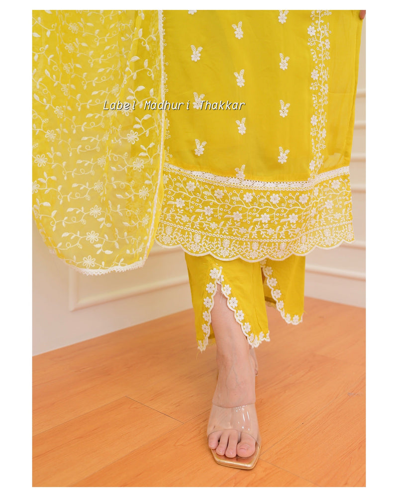 Latest Yellow Color Maskan Cotton Beautiful Border Lace Party Wear Sal –  vastrang.in